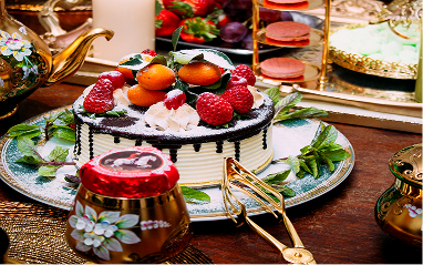 Buffet d'anniversaire prepare par un traiteur a Paris